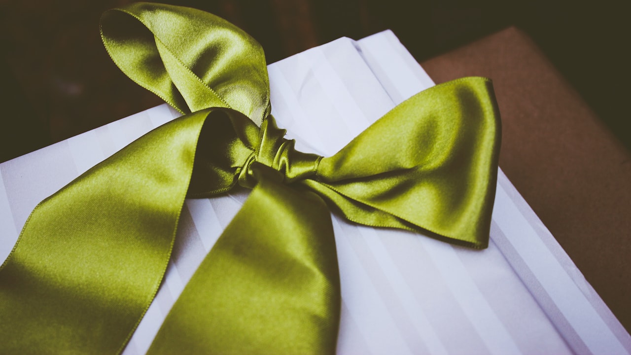 The Perfect Gift for the Holidays: A Gift Box with Ribbon